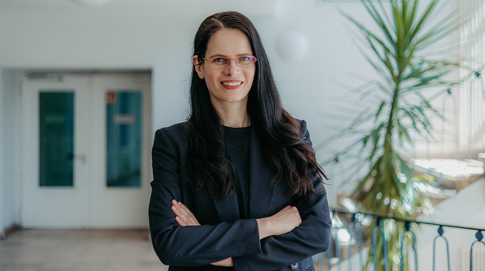 /unimagdeburg_media/Presse/Bilder/Pressemitteilungen/2025/Portrait+von+Prof_+Bunzen+%28c%29+Jana+D%C3%BCnnhaupt_Uni+Magdeburg-height-560-width-1000-p-120087.jpg